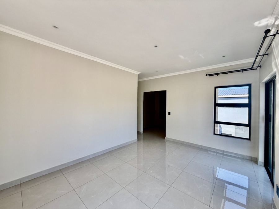 To Let 4 Bedroom Property for Rent in Melodie North West